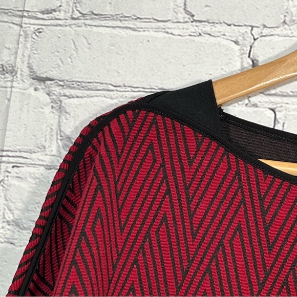 Chico’s Red Black Diamond 3/4 Sleeve Stretchy Top Womens Size 1 Boat Neck - Picture 3 of 13